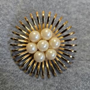Vintage Signed Coro Starburst Brooch Gold Tone With Faux Pearl Center Cluster